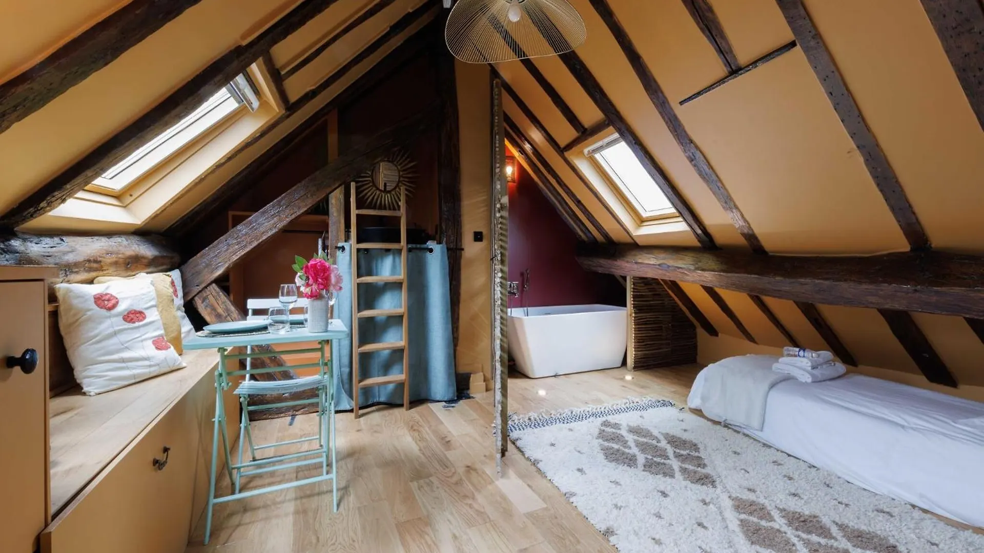Atypical Studio Near Jardin Du Luxembourg - Mobility Lease Paris Apartment